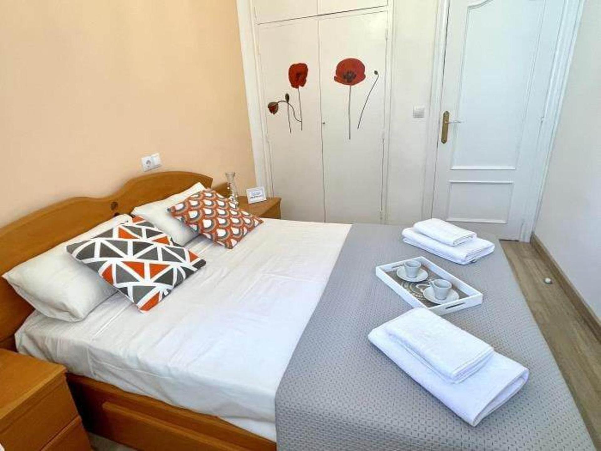 Apartamento 3br-sleeps6-balcony-a C-5min To *