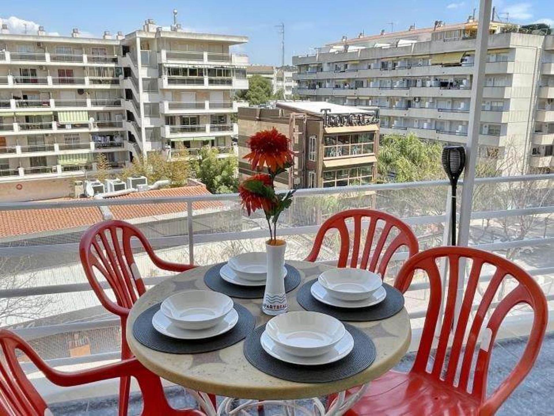 3br-sleeps6-balcony-a C-5min To Apartamento Salou
