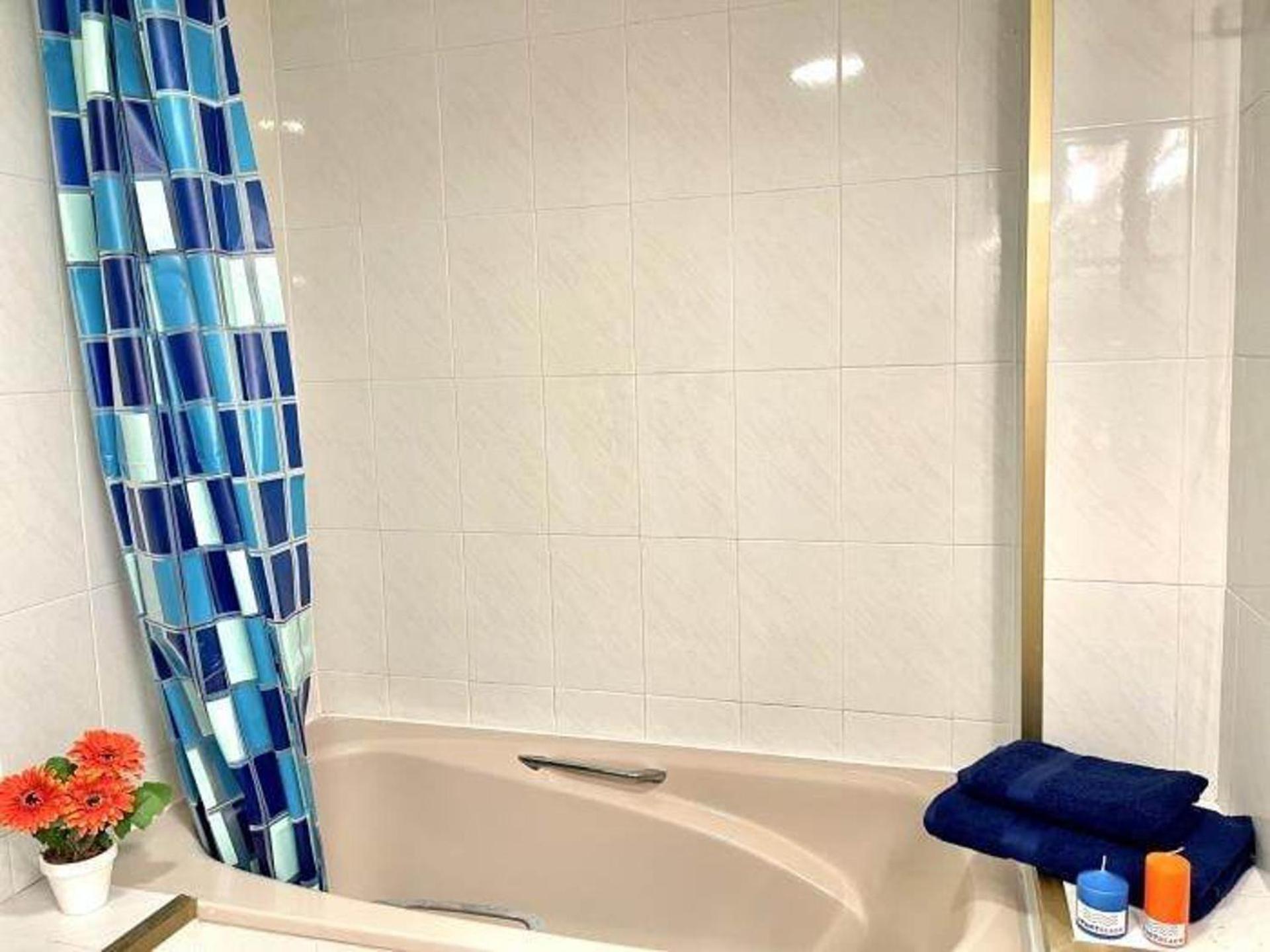 Apartamento 3br-sleeps6-balcony-a C-5min To *